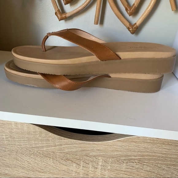 XAppeal Jordyn thong sandals - Picture 2 of 10